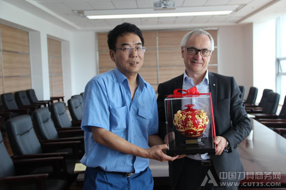 山高刀具全球CEO到访武汽发  双方继续深化开展战略性合作