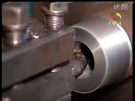 车床操作视频车削螺纹套 (897播放)