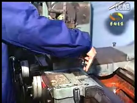 车床操作视频-车削三角形外螺纹 (673播放)