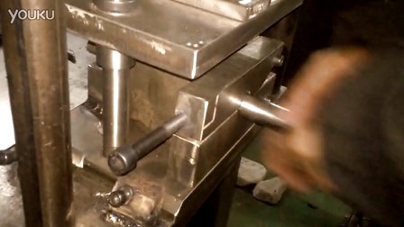 一次性加工圆管冲弧机R口开半圆口佛山液压冲弧机开弧机视频操作 (890播放)