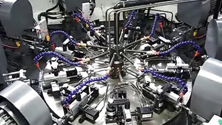 卧式八轴九工位转盘机加工闭门器调油孔 (873播放)