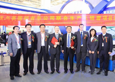 星火机床与英国丘吉尔公司签订联合生产轧辊磨项目