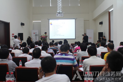 郑钻举办“2012第一届超硬刀具精密制造技术与应用研讨会”
