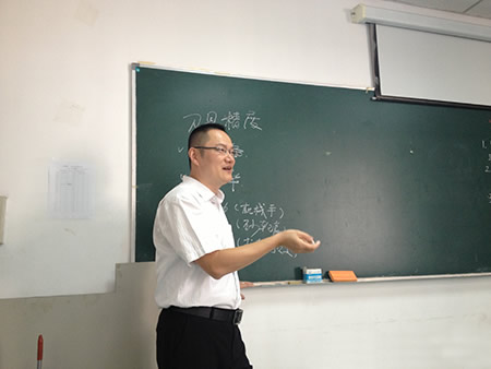 立足专业人才培养, 提升刀具制造能力