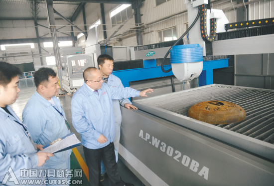 奥拓福：把“中国水刀”舞弄得出神入化