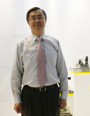 李贻善：情系中国十六载一心执著为刀具