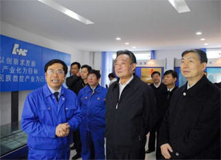 吴邦国视察华中数控