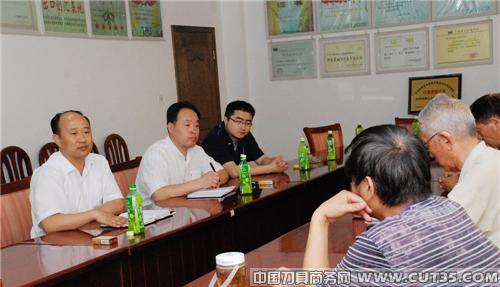 张勇敏深入洛硬工调研企业生产