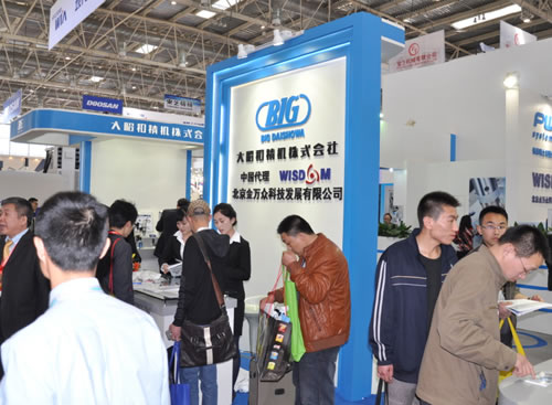 金万众隆重参展CIMT2011