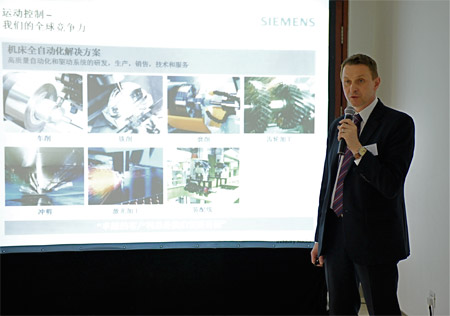 西门子携CNC新品盛装出席CIMT2011