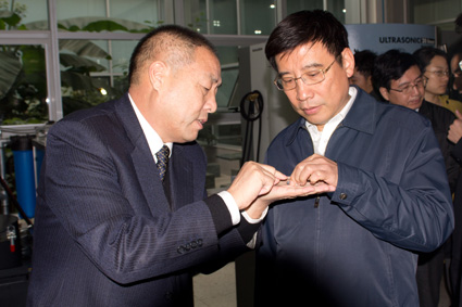 工信部部长苗圩一行莅临郑钻调研指导工作