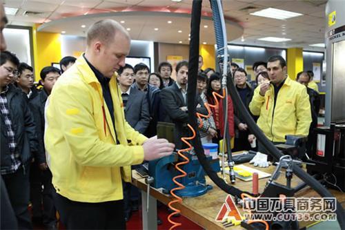 山特维克可乐满与北航联合举办航空航天工业复合材料高效加工技术研讨会