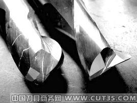 整体硬质合金刀具磨削裂纹的原因分析及其工艺改进