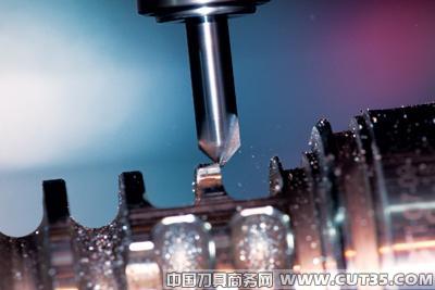 提高加工中心的精度