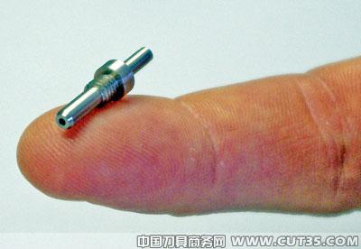 纵向车削有效加工小型精密工件